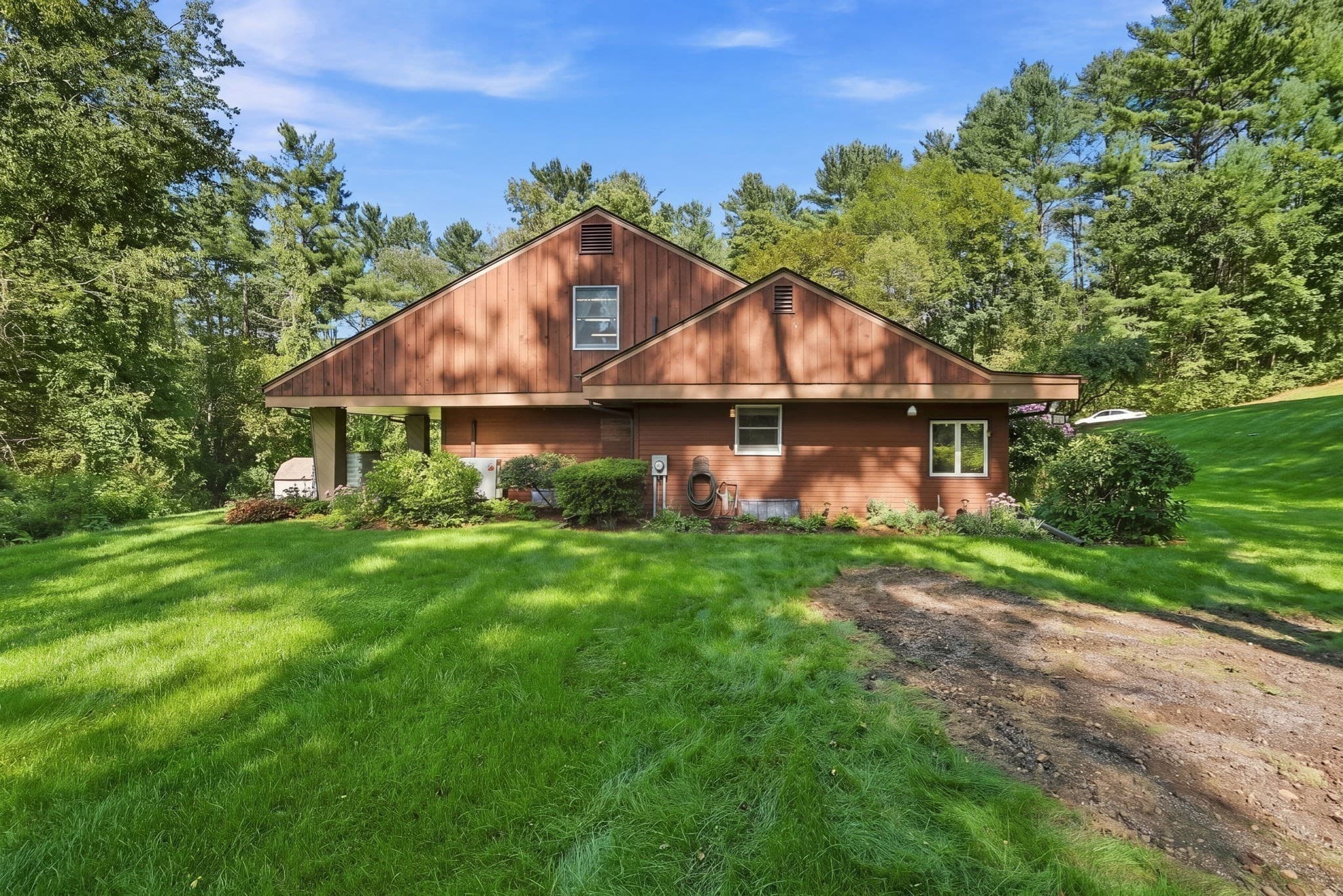 Single Family Residence at 6 Ragged Hill Rd, Ware MA 01082, Ware, photo 4 of 39