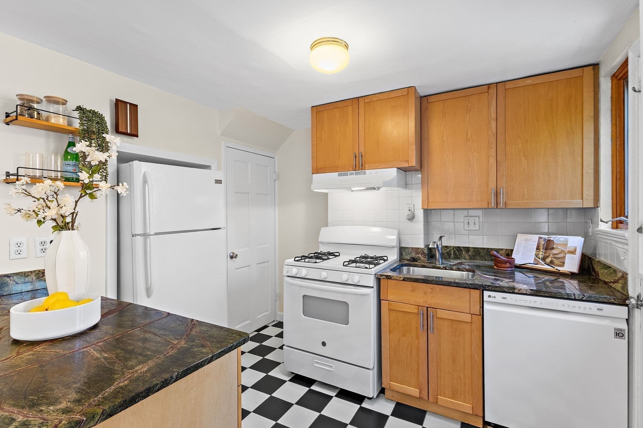 Condominium at 98 Duff Street # 98, Watertown MA 02472, Watertown, photo 14 of 37