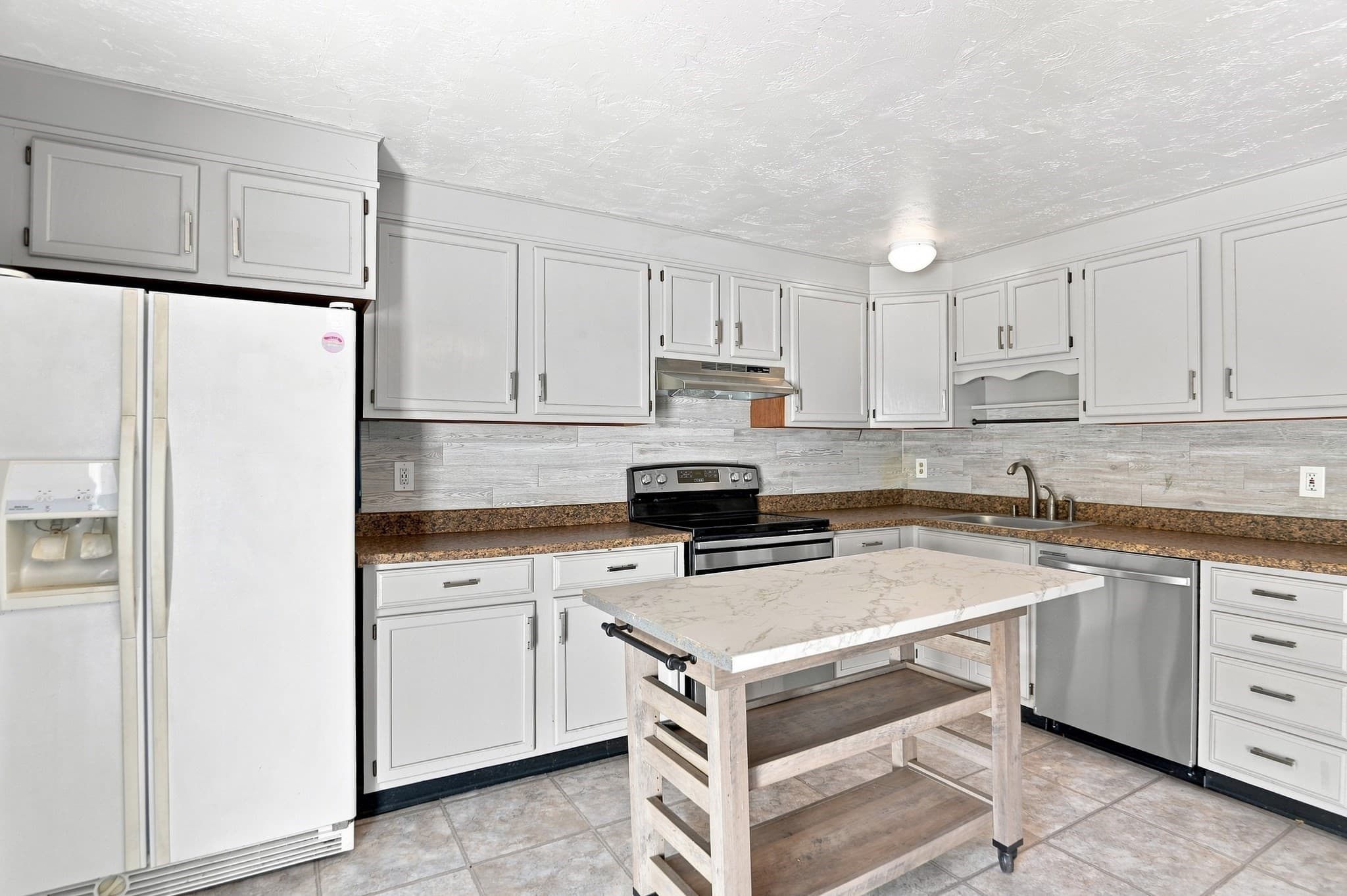 Condominium at 322 Bedford St # 322, East Bridgewater MA 02333, East Bridgewater, photo 6 of 28