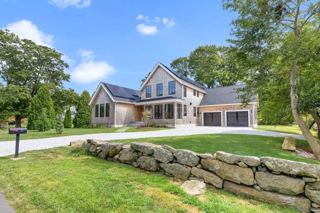 1 Sunset Ln, Dartmouth MA 02748
