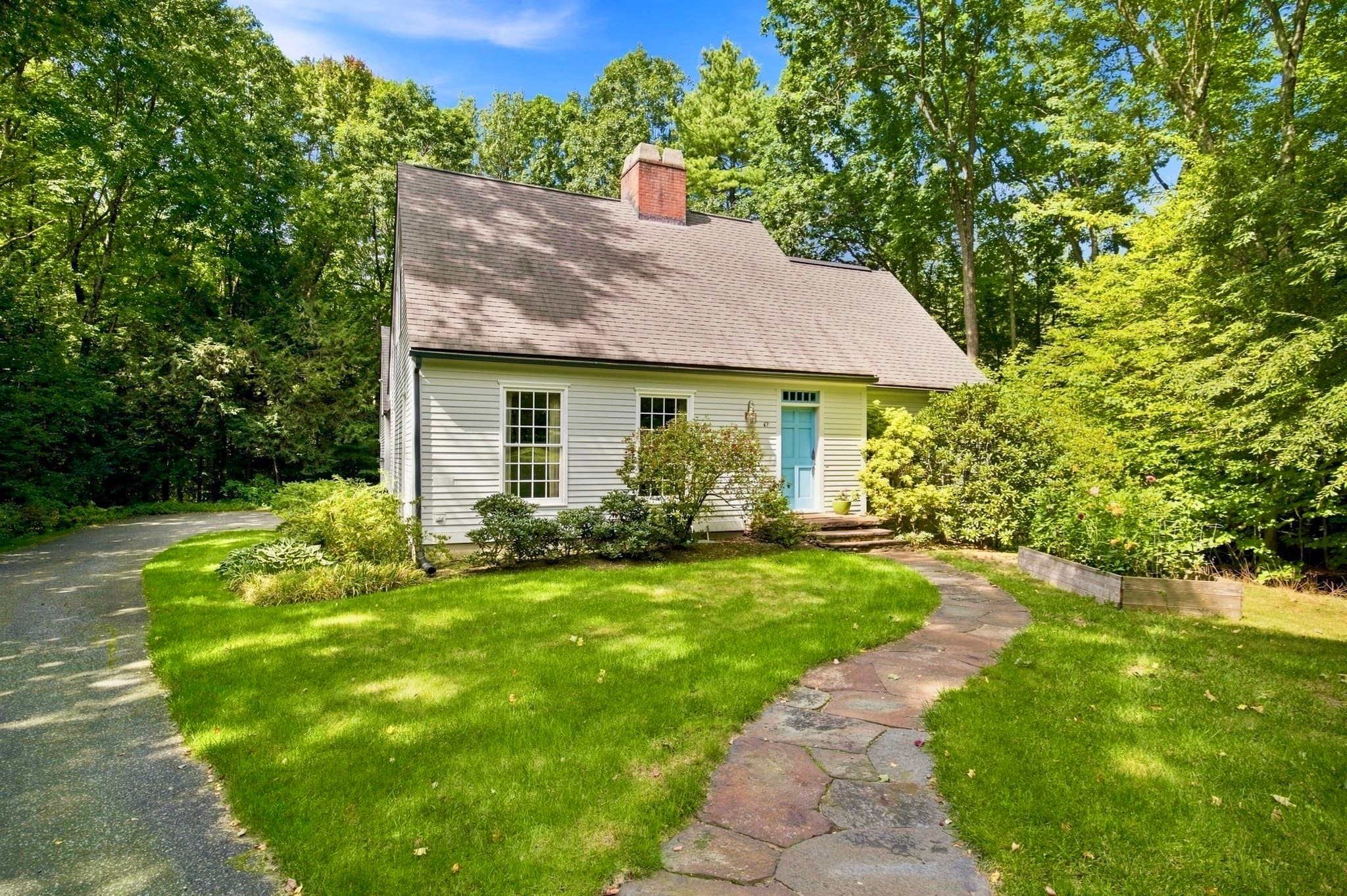 67 Woodlot Rd, Amherst MA 01002