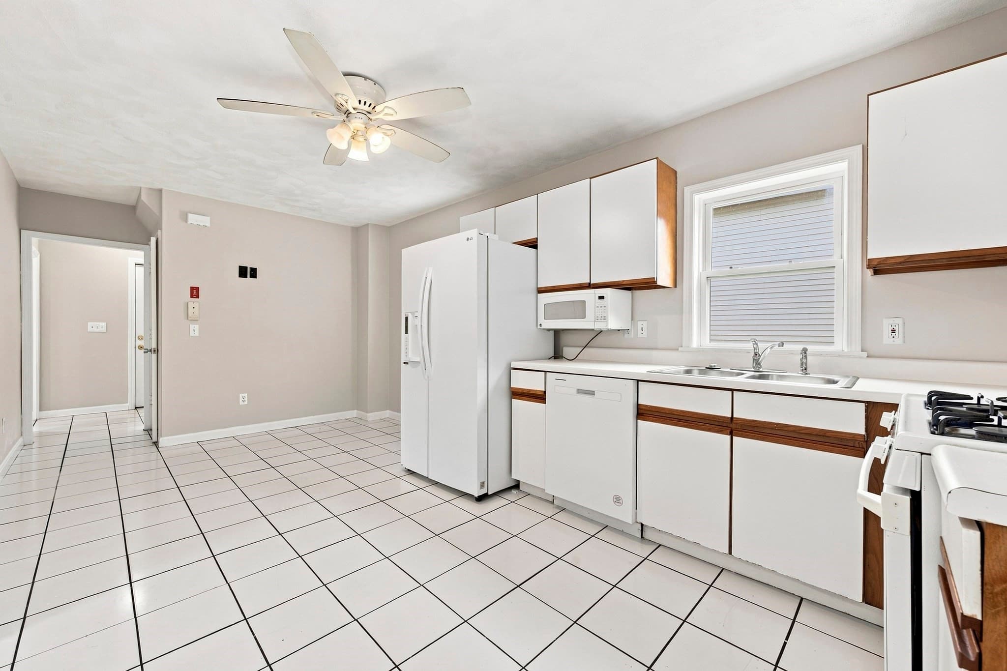 Single Family Residence at 28 Endicott Street, Peabody MA 01960, Peabody, photo 5 of 42