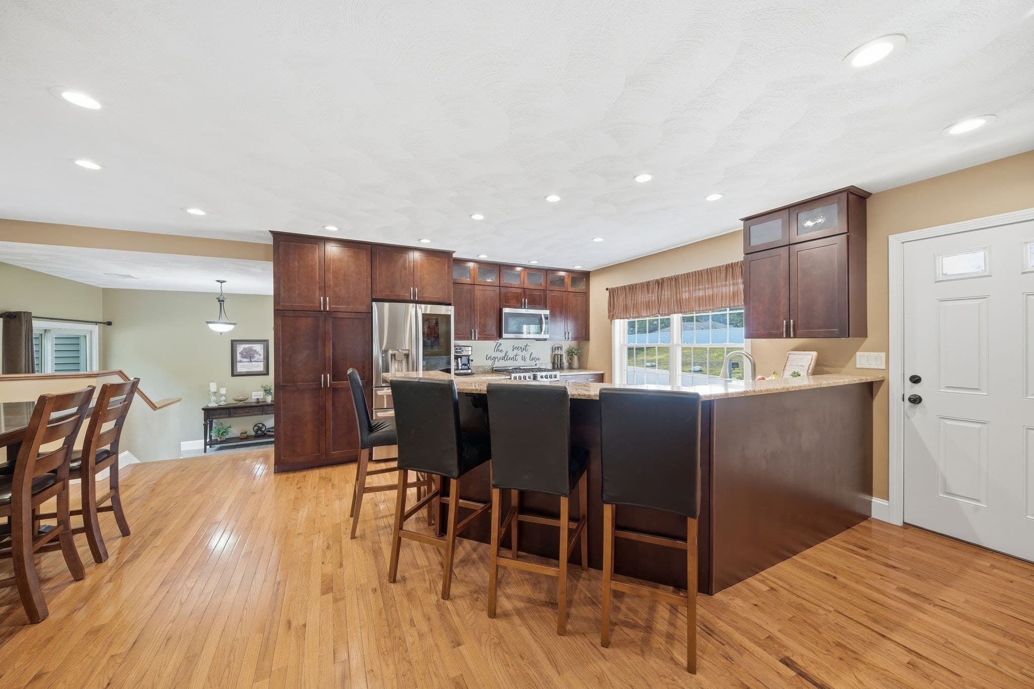 Single Family Residence at 39 Tomahawk Dr, Tewksbury MA 01876, Tewksbury, photo 5 of 42