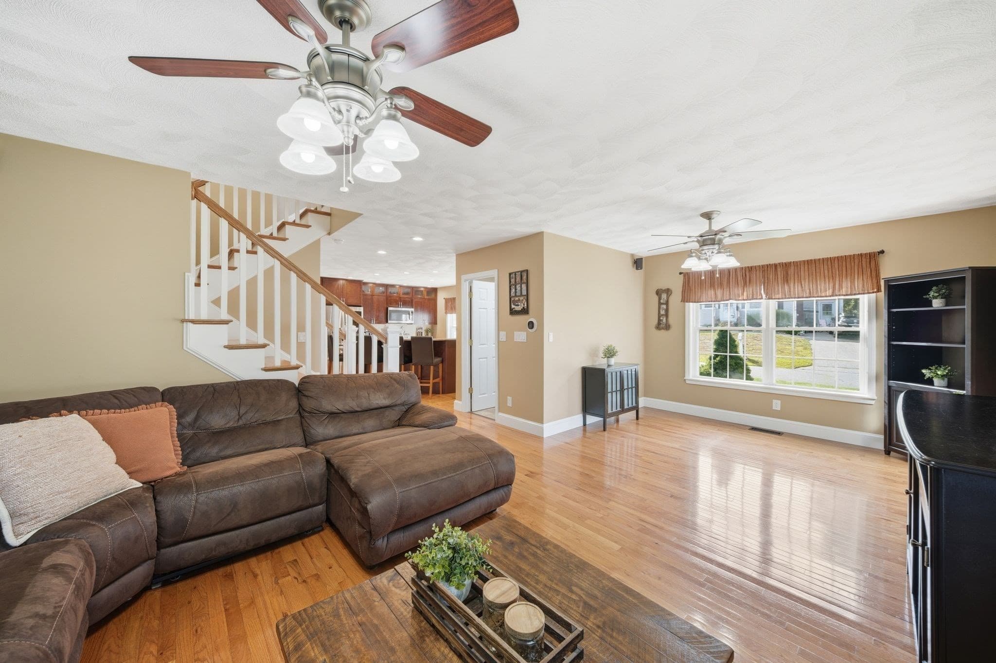 Single Family Residence at 39 Tomahawk Dr, Tewksbury MA 01876, Tewksbury, photo 4 of 42
