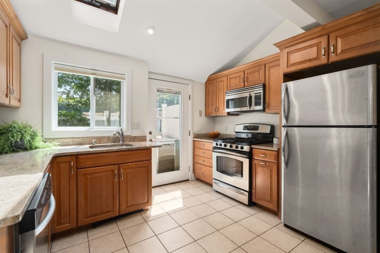 Condominium at 12 Oconnell Ave # 12, Quincy MA 02169, photo 7 of 34
