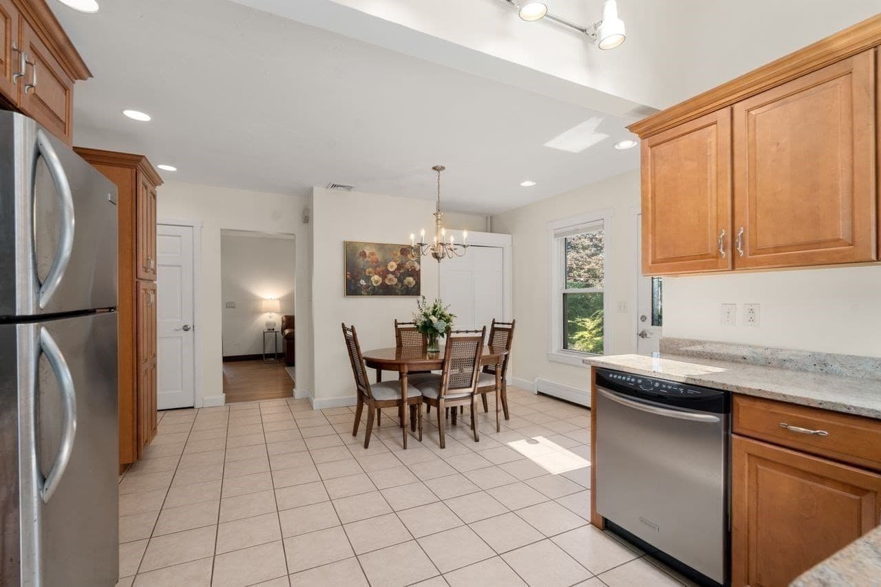 Condominium at 12 Oconnell Ave # 12, Quincy MA 02169, photo 5 of 34