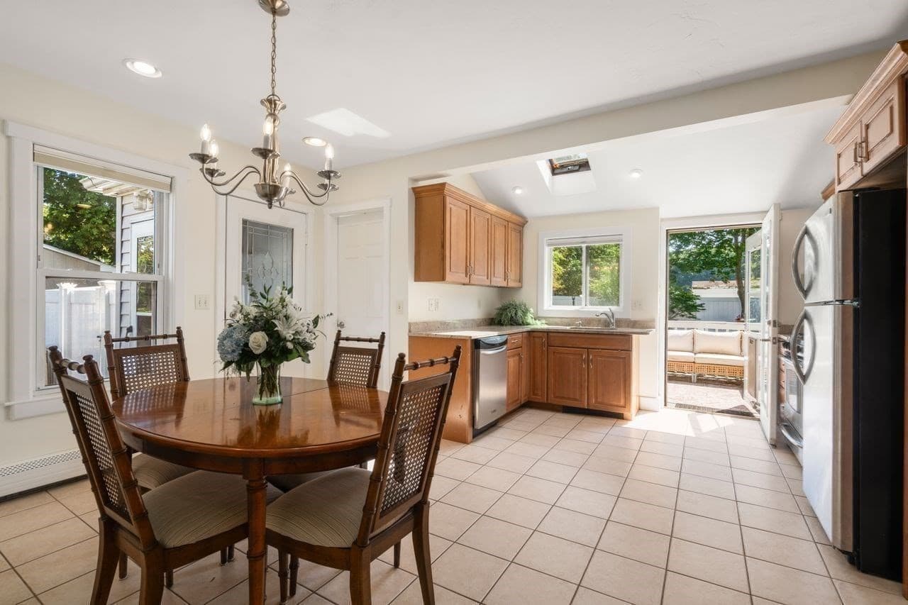 Condominium at 12 Oconnell Ave # 12, Quincy MA 02169, photo 4 of 34