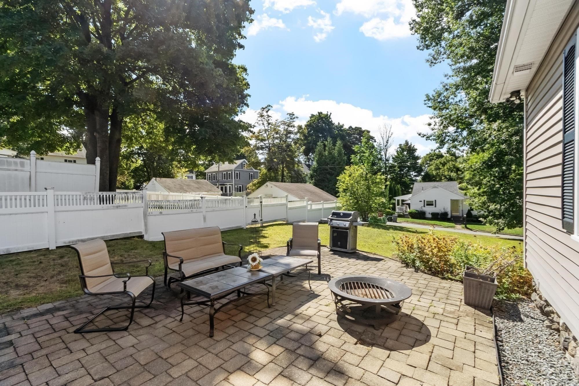 Single Family Residence at 713 E Merrimack Street, Lowell MA 01852, Lowell, photo 4 of 40