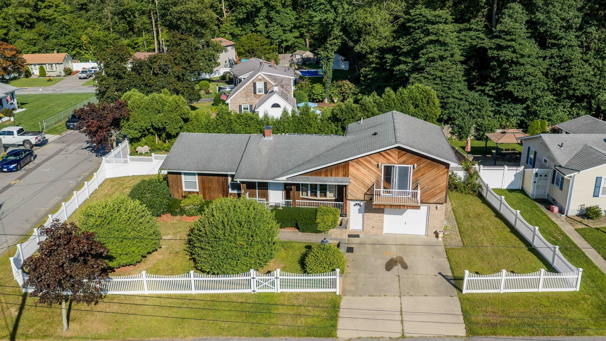 Single Family Residence at 861 Pine Hill Dr, New Bedford MA 02745, New Bedford, photo 2 of 37
