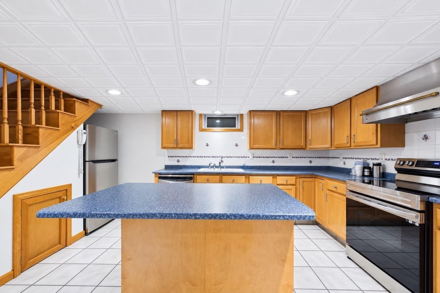 Single Family Residence at 861 Pine Hill Dr, New Bedford MA 02745, New Bedford, photo 28 of 37