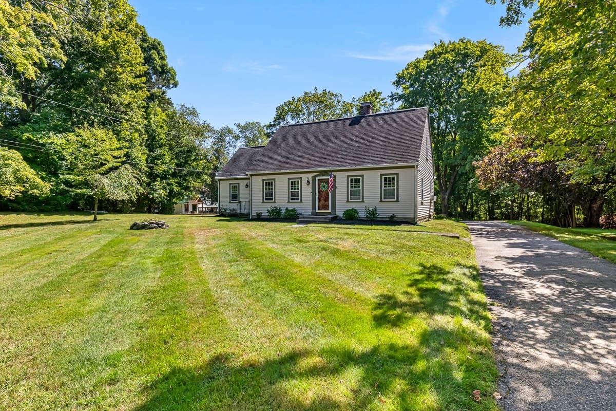 89 Bay State Rd, Rehoboth MA 02769