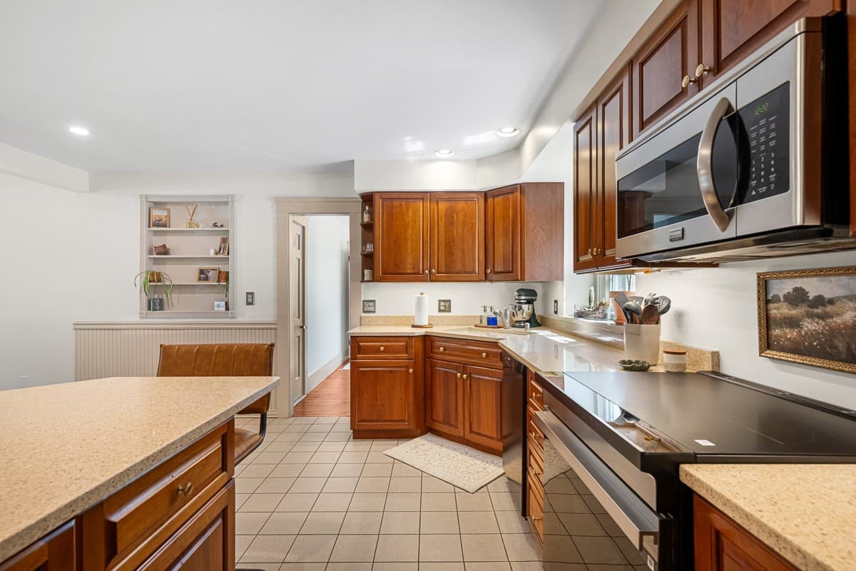Single Family Residence at 89 Bay State Rd, Rehoboth MA 02769, Rehoboth, photo 14 of 42