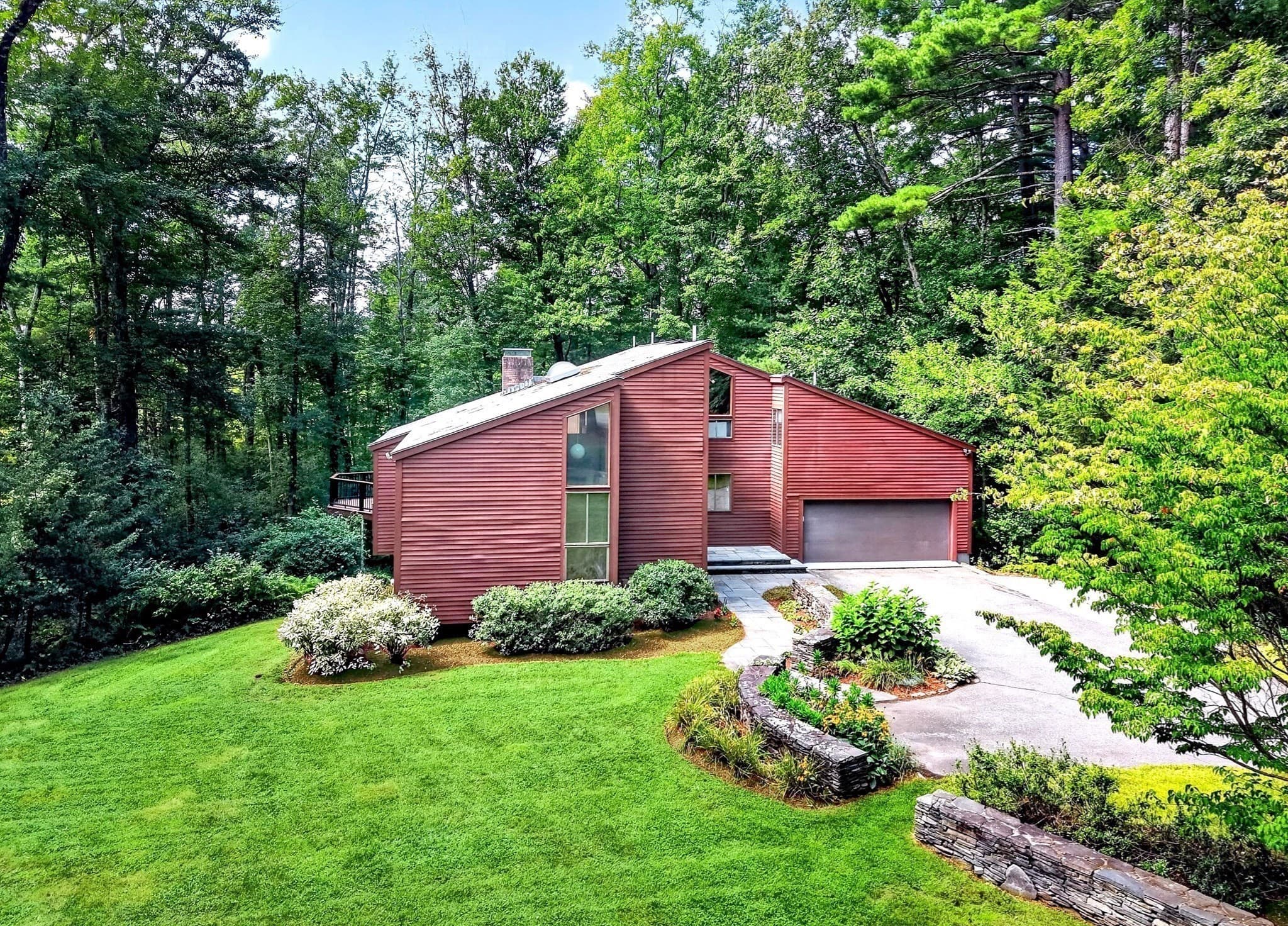 26 Old Stagecoach Rd, Bedford MA 01730