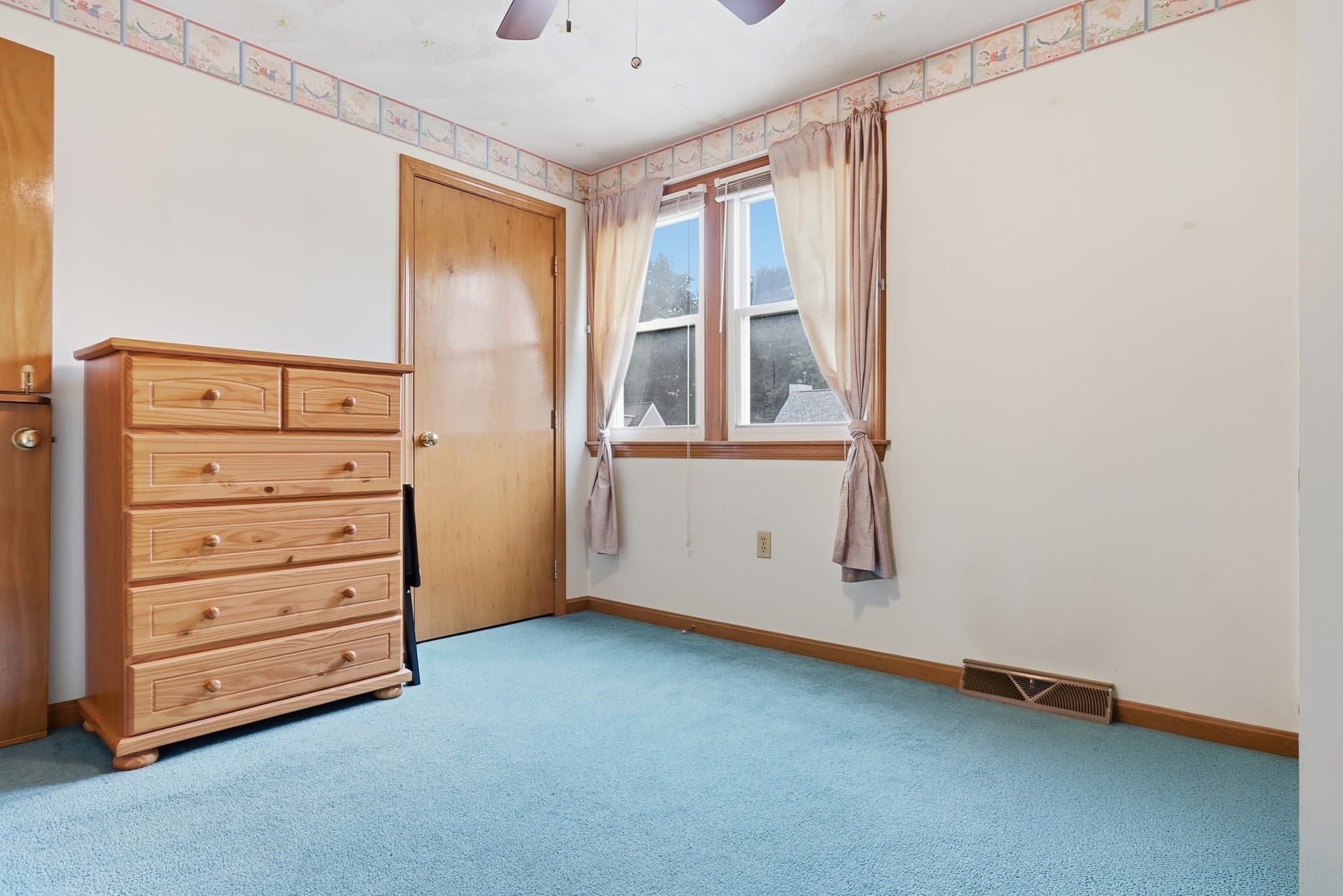 Single Family Residence at 34 Oak Knoll Rd, Lowell MA 01852, Lowell, photo 14 of 22