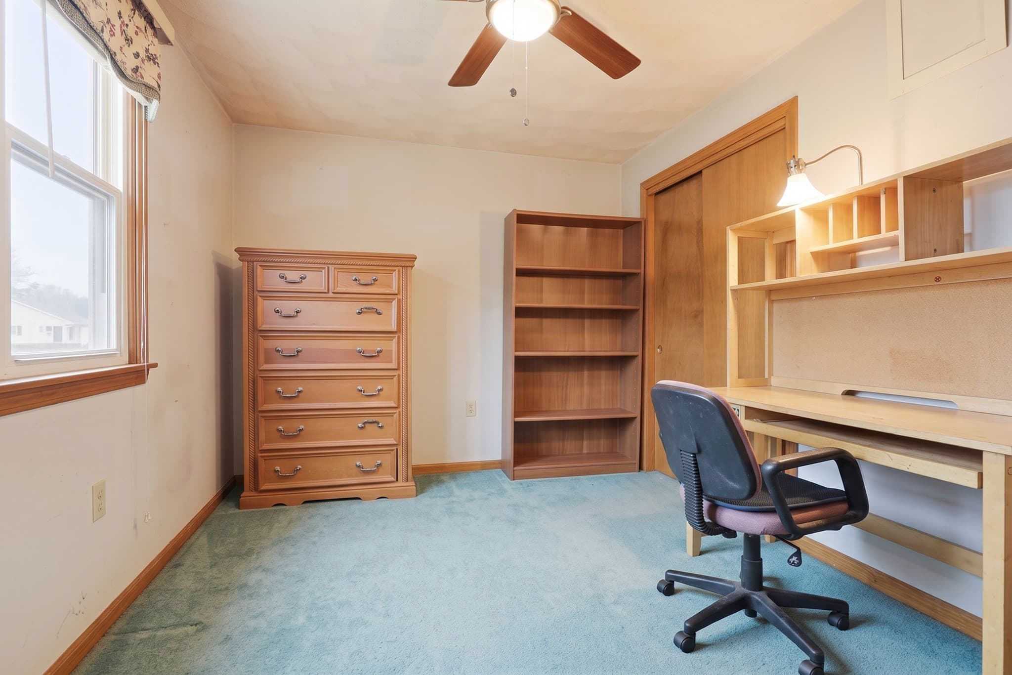 Single Family Residence at 34 Oak Knoll Rd, Lowell MA 01852, Lowell, photo 15 of 22