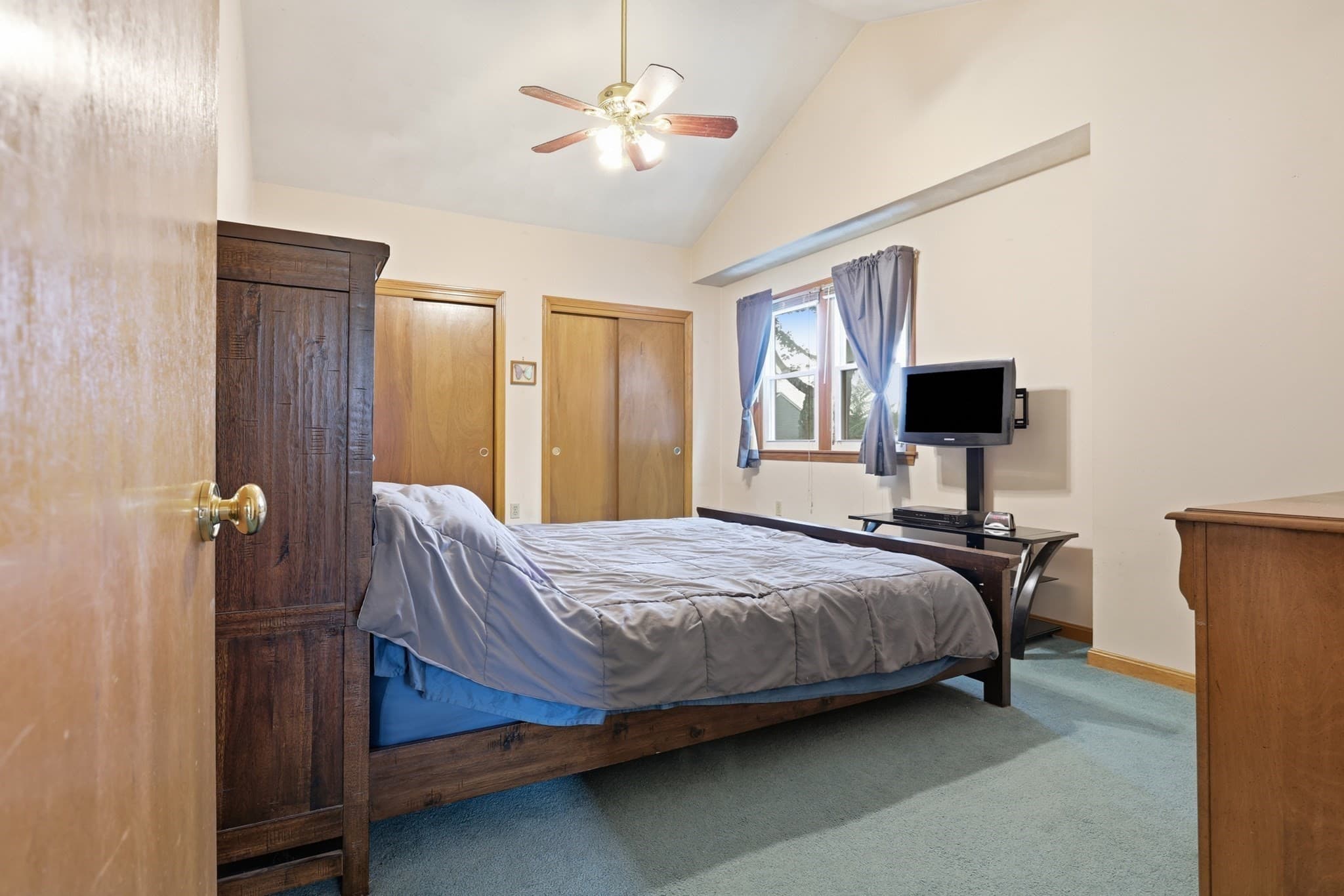 Single Family Residence at 34 Oak Knoll Rd, Lowell MA 01852, Lowell, photo 11 of 22