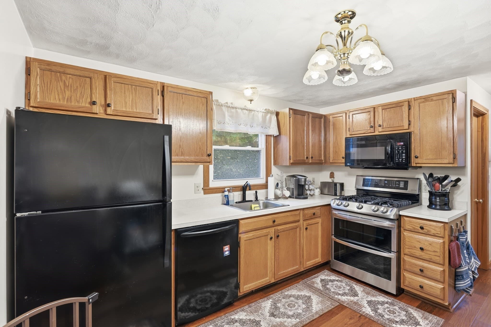 Single Family Residence at 34 Oak Knoll Rd, Lowell MA 01852, Lowell, photo 8 of 22