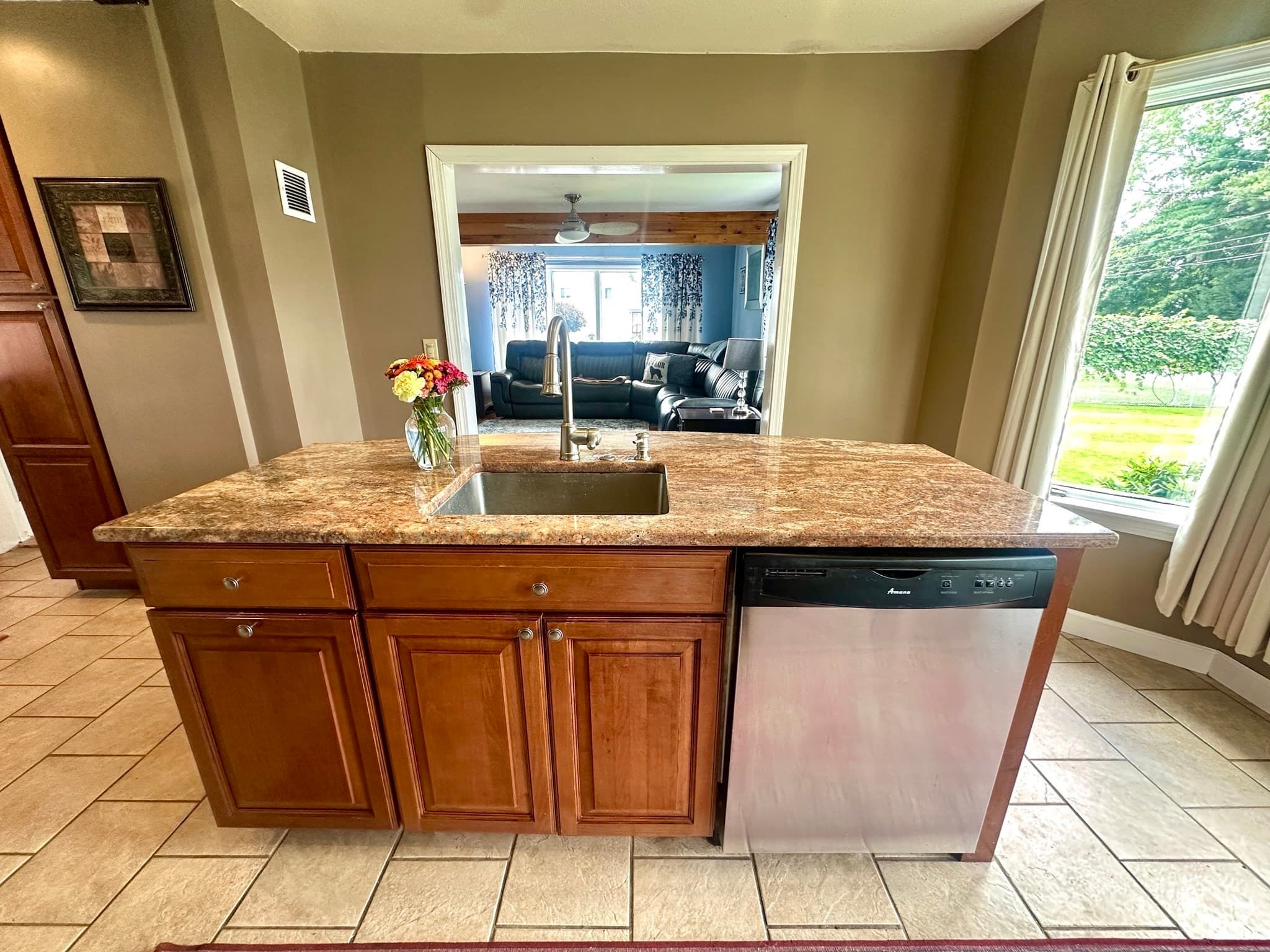 Single Family Residence at 122 Haviland St, Ludlow MA 01056, Ludlow, photo 5 of 42