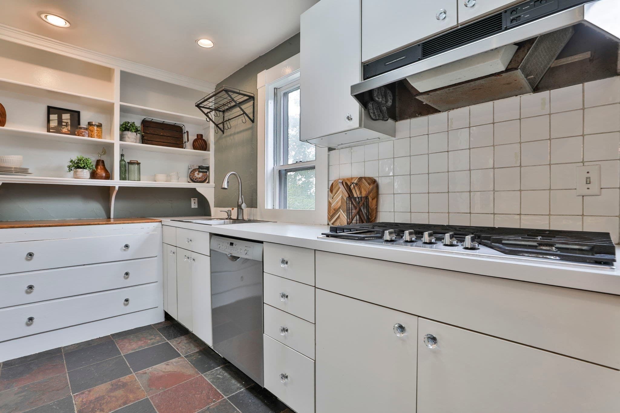 Single Family Residence at 4 Hillside Ave, Wakefield MA 01880, photo 17 of 42