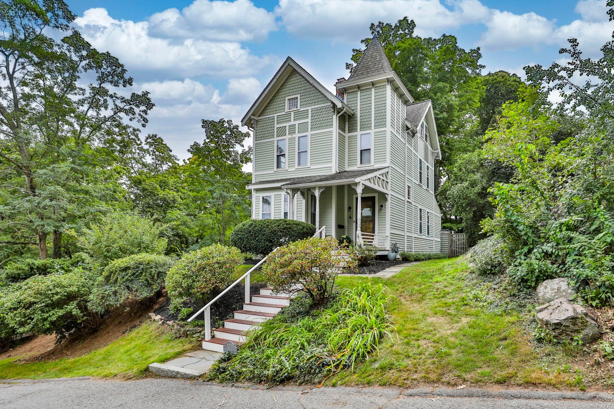 4 Hillside Ave, Wakefield MA 01880