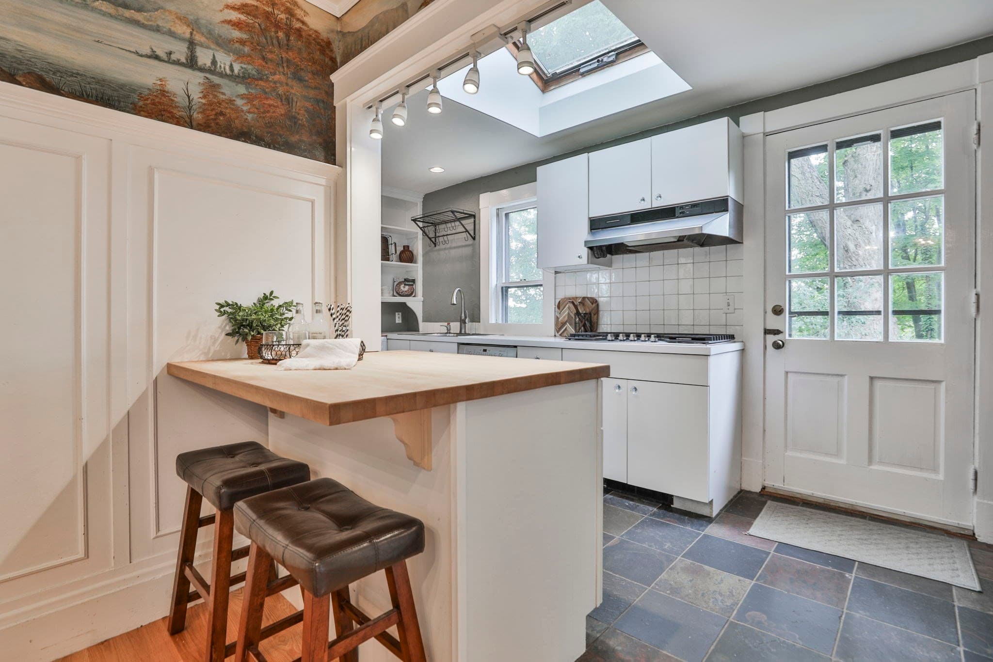 Single Family Residence at 4 Hillside Ave, Wakefield MA 01880, photo 14 of 42