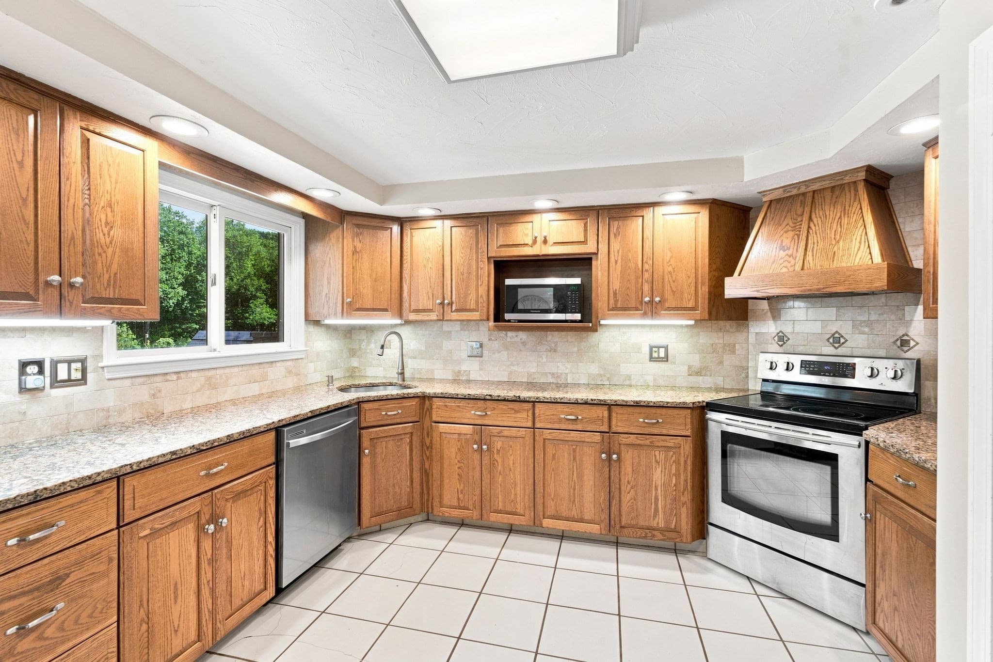 Single Family Residence at 25 West St, Foxboro MA 02035, Foxboro, photo 10 of 42