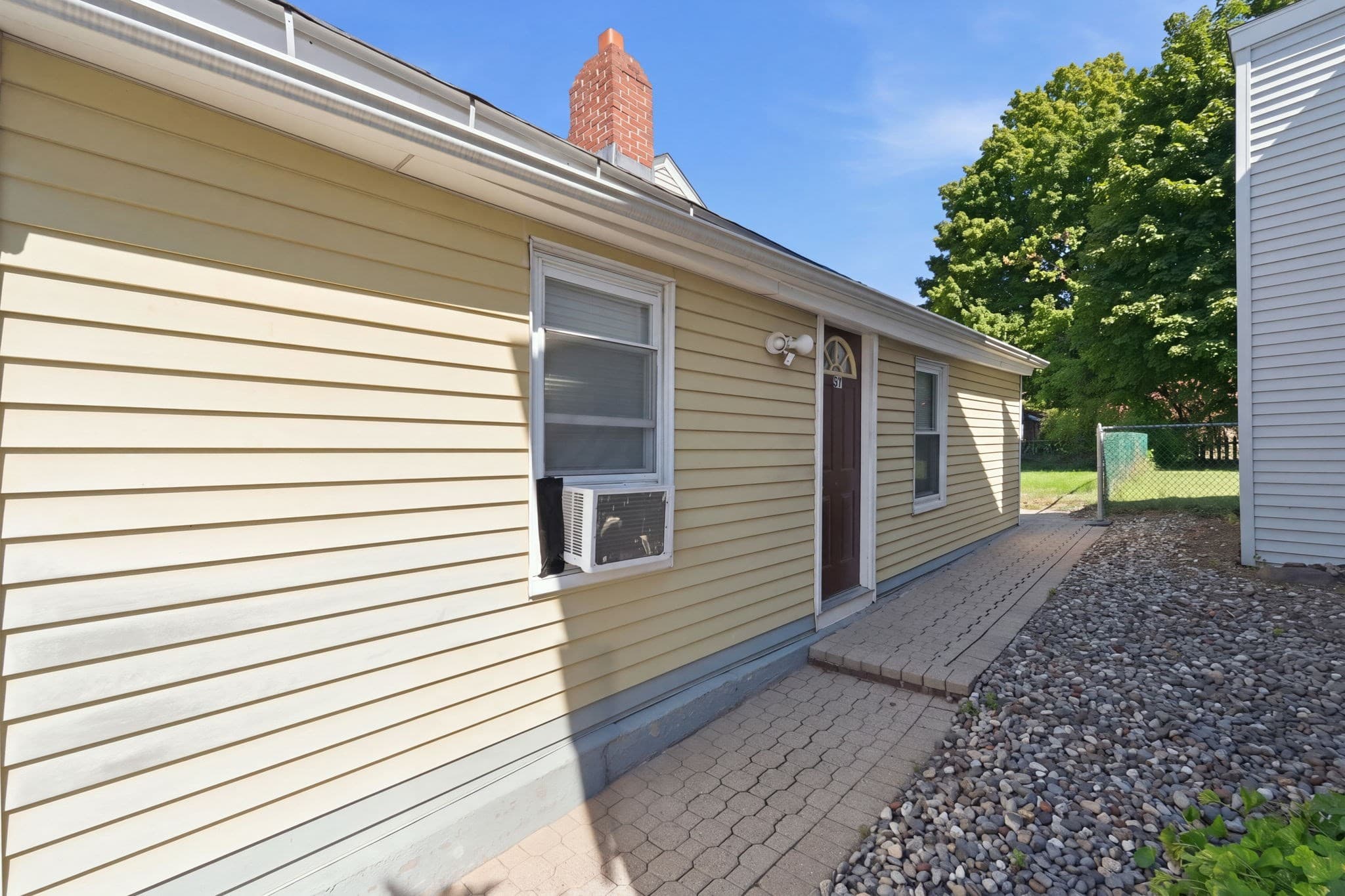 3 Family at 37 Howard St, Chicopee MA 01013, Chicopee, photo 7 of 39