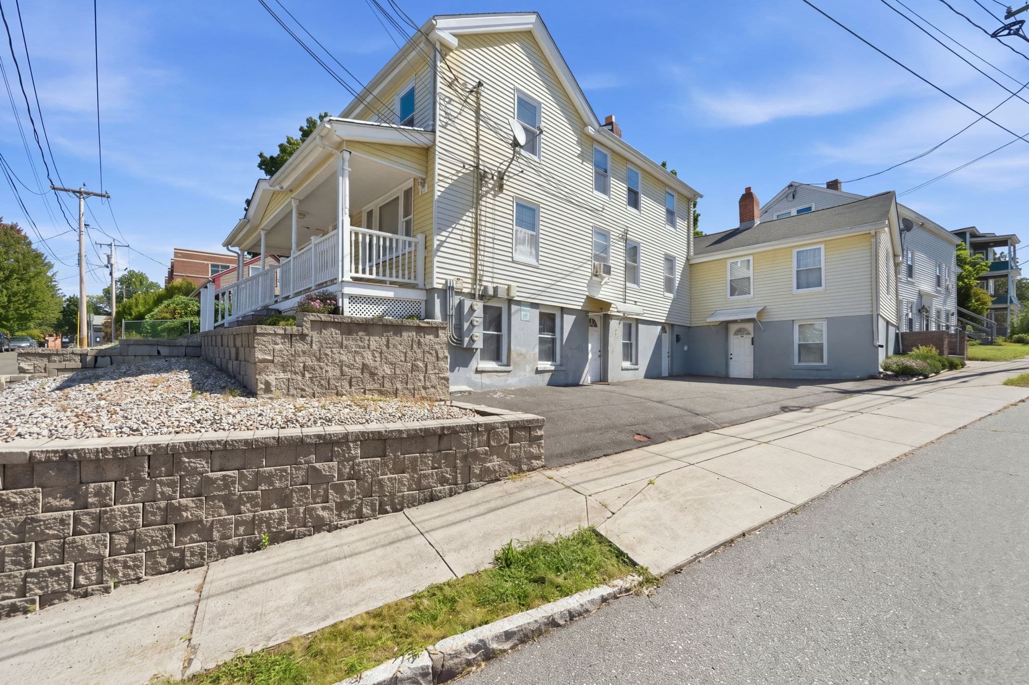 3 Family at 37 Howard St, Chicopee MA 01013, Chicopee, photo 4 of 39