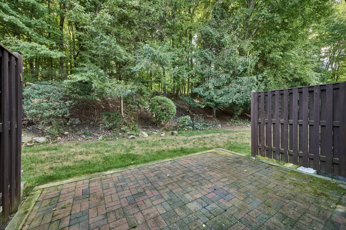 Condominium at 12 Walcott Valley Drive # 12, Hopkinton MA 01748, Hopkinton, photo 2 of 26