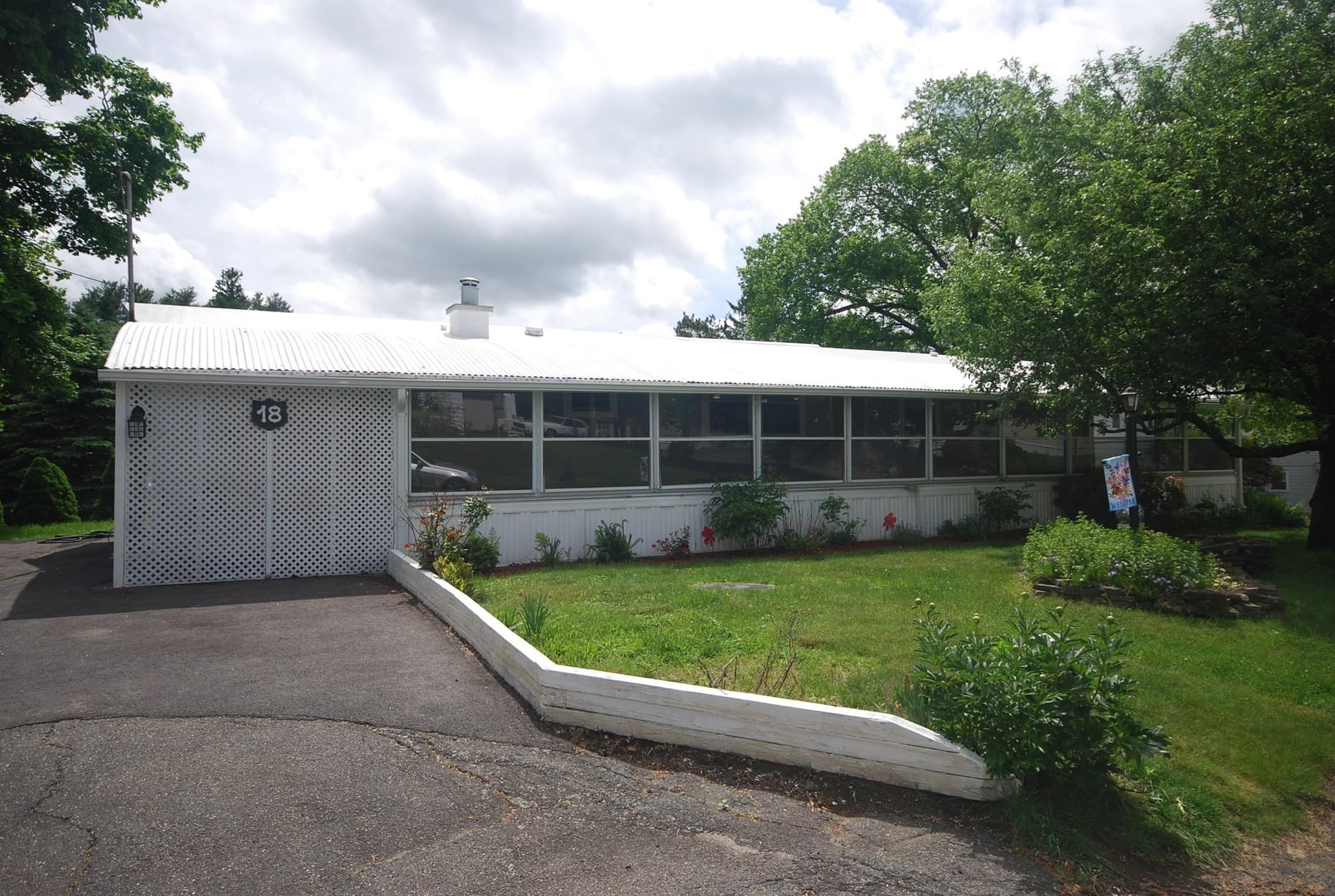 Mobile Home at 18 Riverview Circle, Brimfield MA 01010, photo 2 of 34