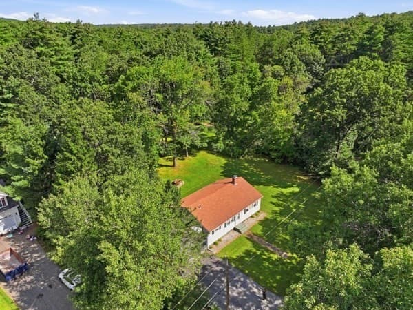 Single Family Residence at 42 Lakeview Dr, West Brookfield MA 01585, West Brookfield, photo 2 of 31