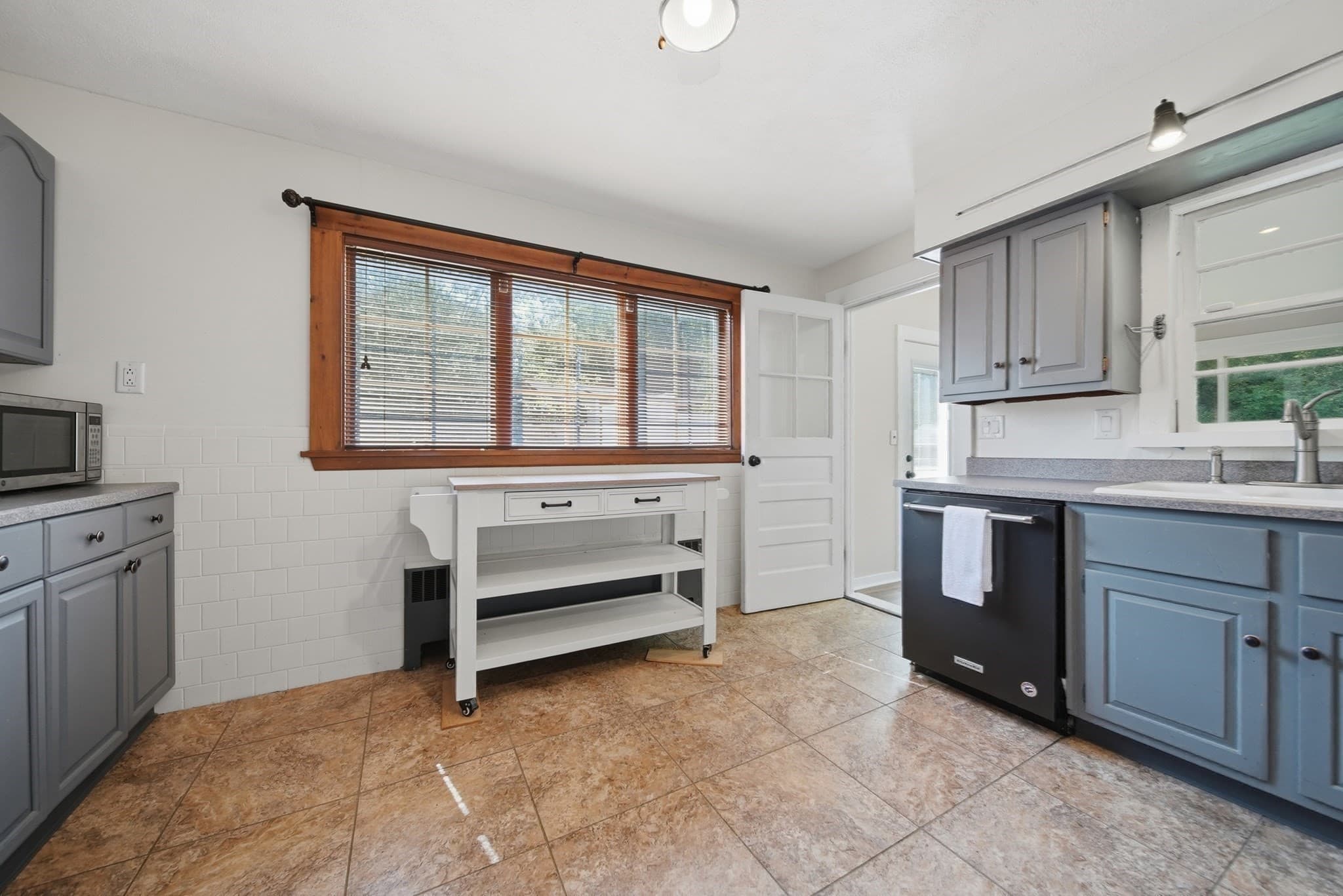 Single Family Residence at 38 1/2 Abington Ave, Peabody MA 01960, Peabody, photo 17 of 41
