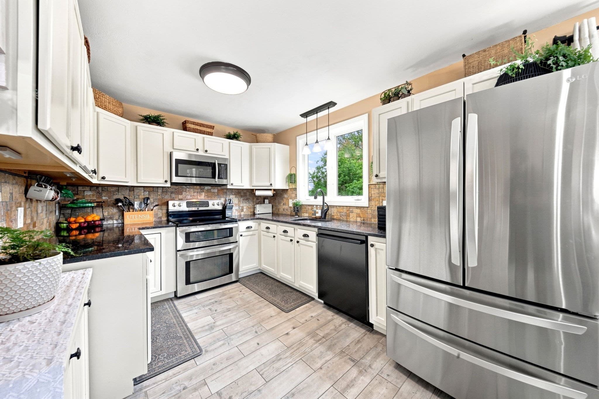 Condominium at 31 Ayer St # 31, Haverhill MA 01832, Haverhill, photo 4 of 38