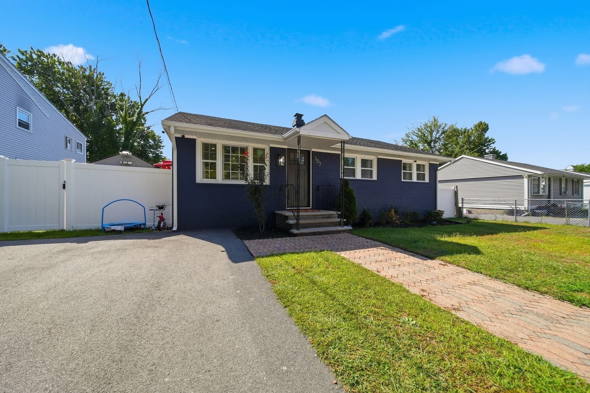 Single Family Residence at 107 New York St, Lowell MA 01854, Lowell, photo 5 of 39