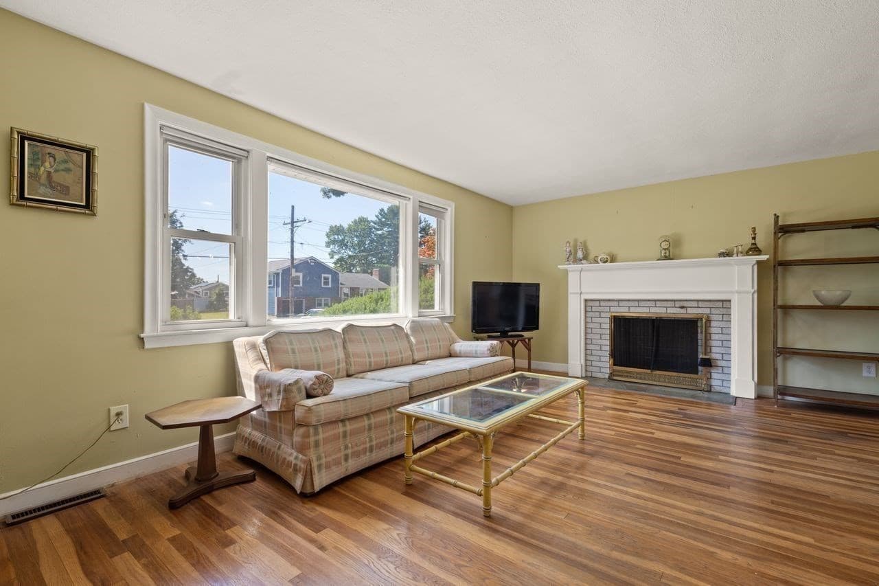 Single Family Residence at 11 Imrie St, Randolph MA 02368, photo 6 of 33