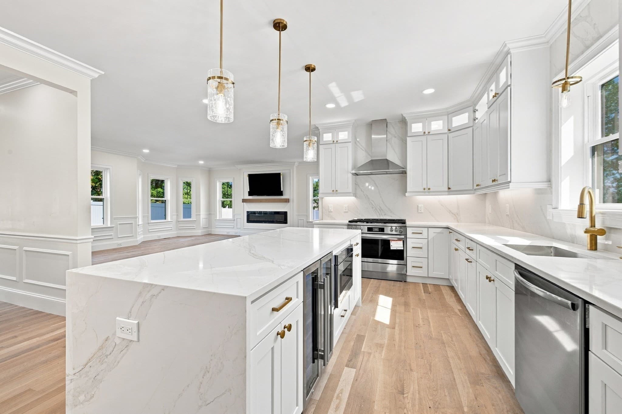 Single Family Residence at 2 Berthold St, Saugus MA 01906, Saugus, photo 7 of 42