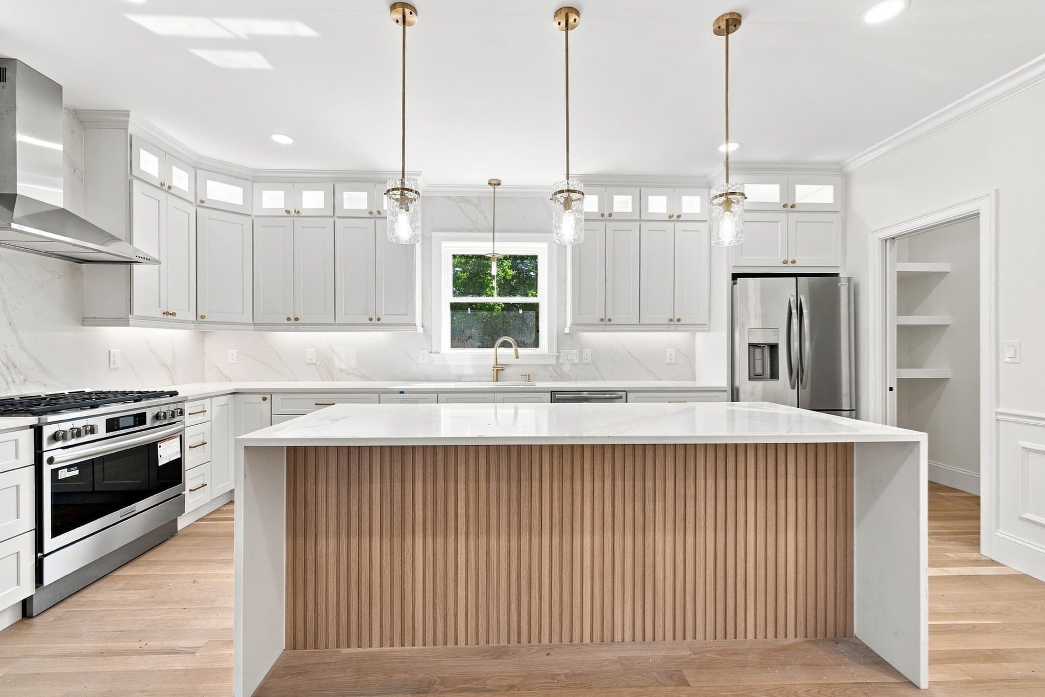 Single Family Residence at 2 Berthold St, Saugus MA 01906, Saugus, photo 8 of 42