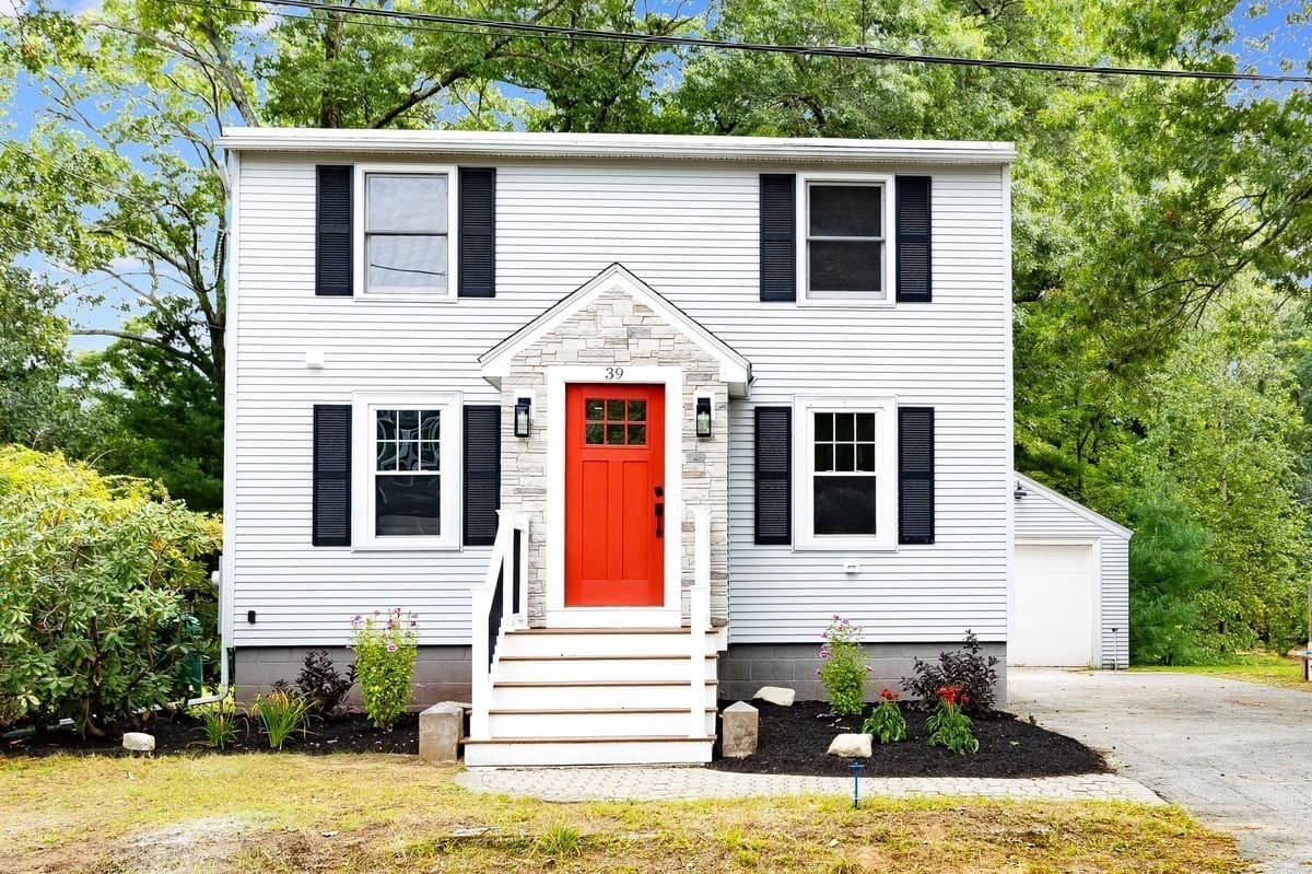 39 Birch St, Tewksbury MA 01876