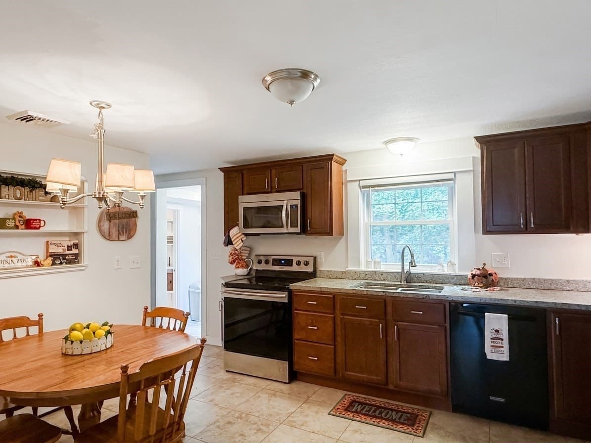 Single Family Residence at 40 Atherton, Nashua NH 03064, Nashua, photo 7 of 39