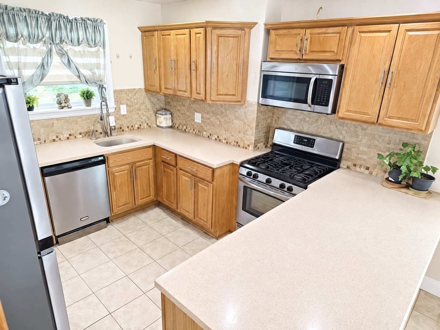 Multi Family at 120 Woodrow Ave, Boston MA 02124, photo 6 of 34