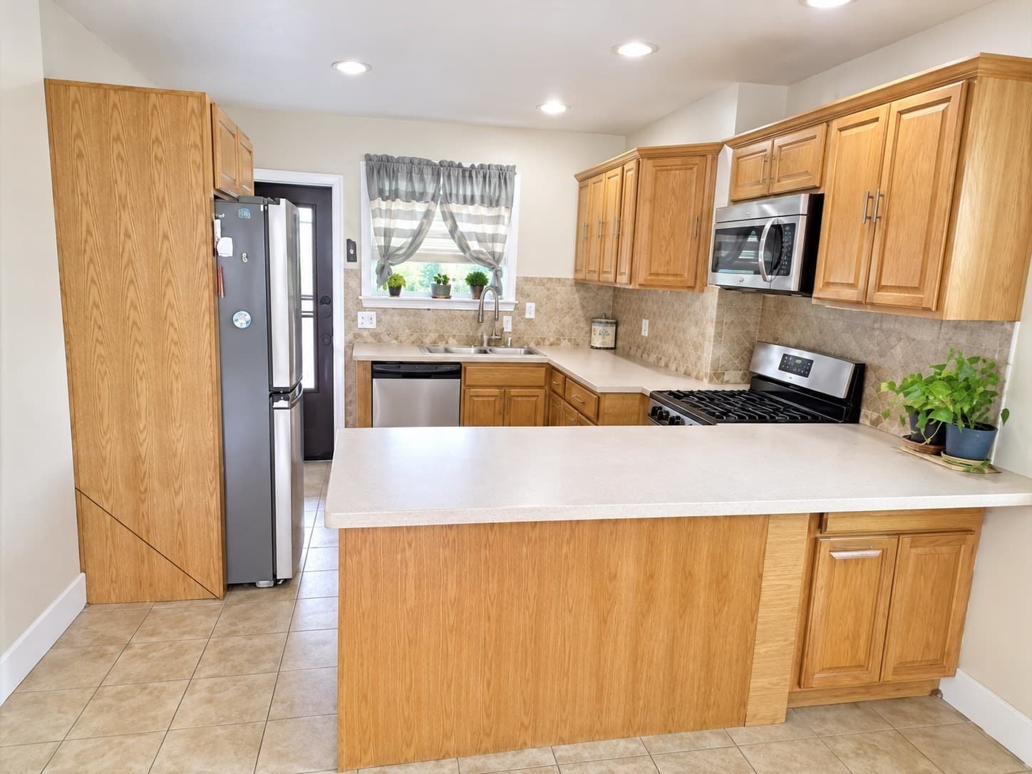 Multi Family at 120 Woodrow Ave, Boston MA 02124, photo 5 of 34