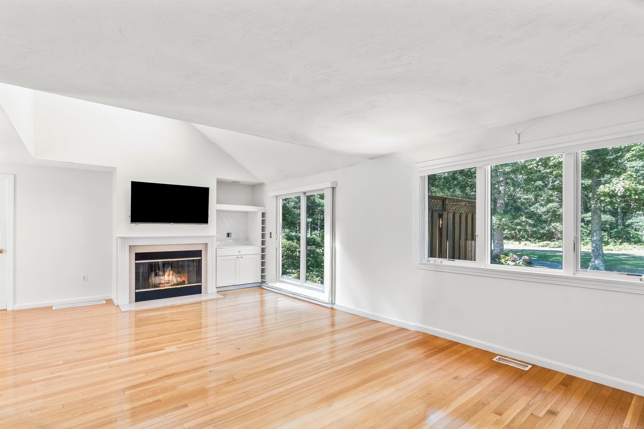 Single Family Residence at 7 Par Three Ct, Mashpee MA 02649, Mashpee, photo 6 of 38