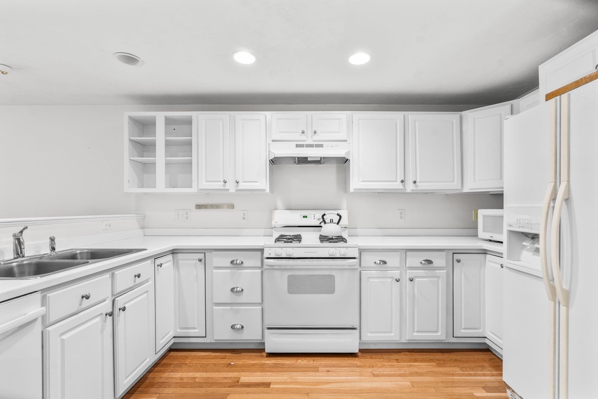 Single Family Residence at 7 Par Three Ct, Mashpee MA 02649, Mashpee, photo 10 of 38