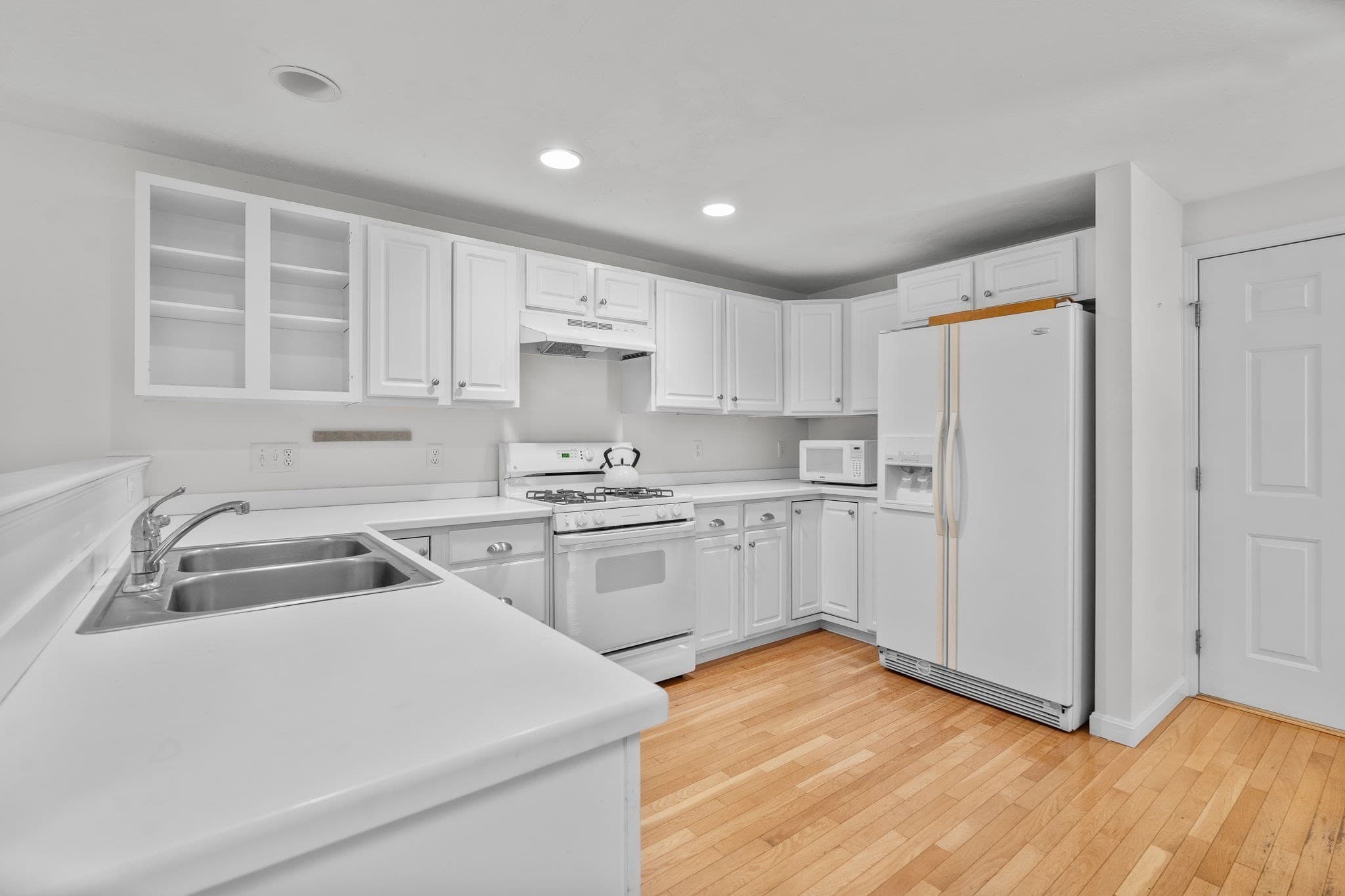 Single Family Residence at 7 Par Three Ct, Mashpee MA 02649, Mashpee, photo 11 of 38