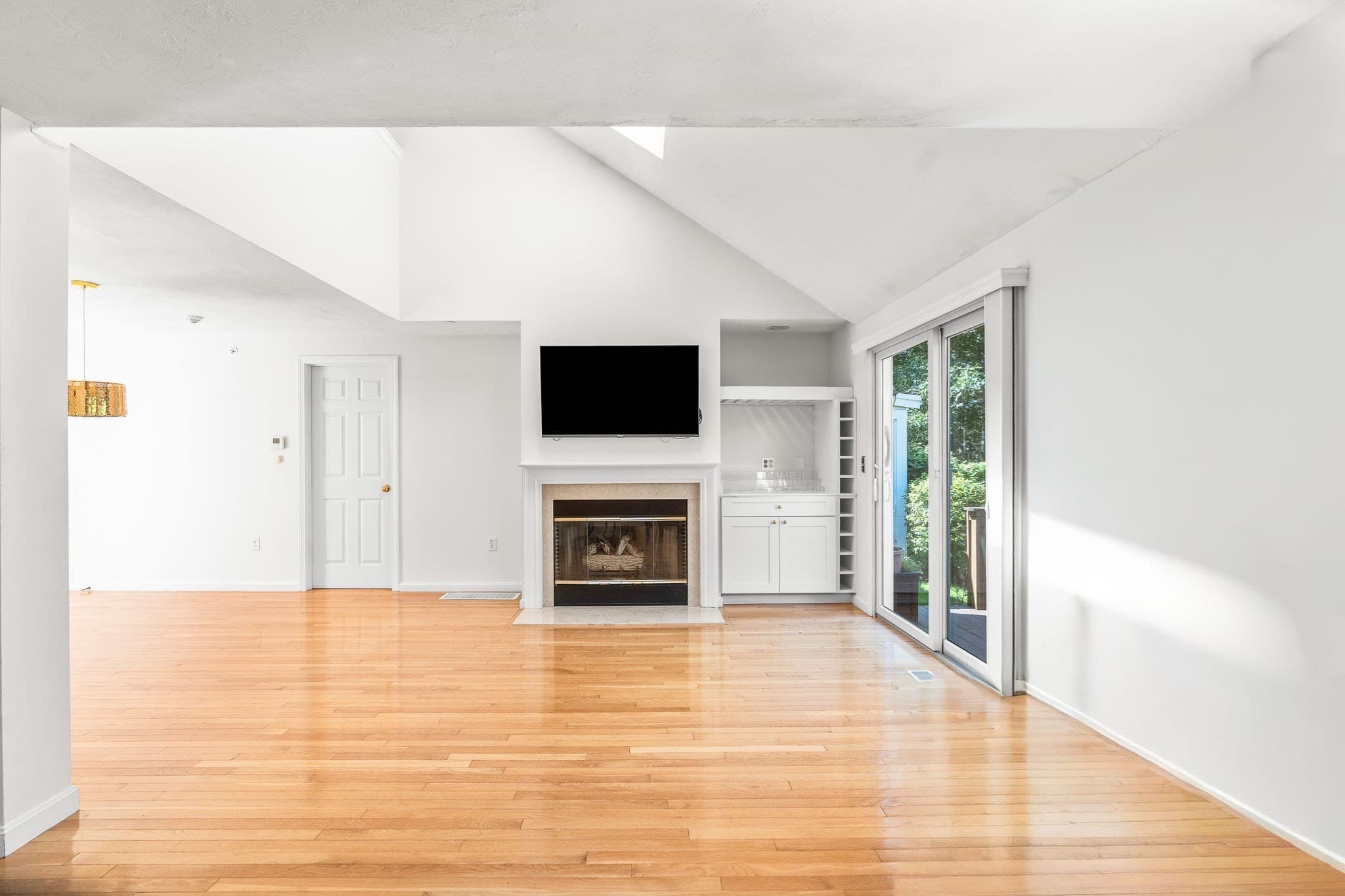 Single Family Residence at 7 Par Three Ct, Mashpee MA 02649, Mashpee, photo 8 of 38