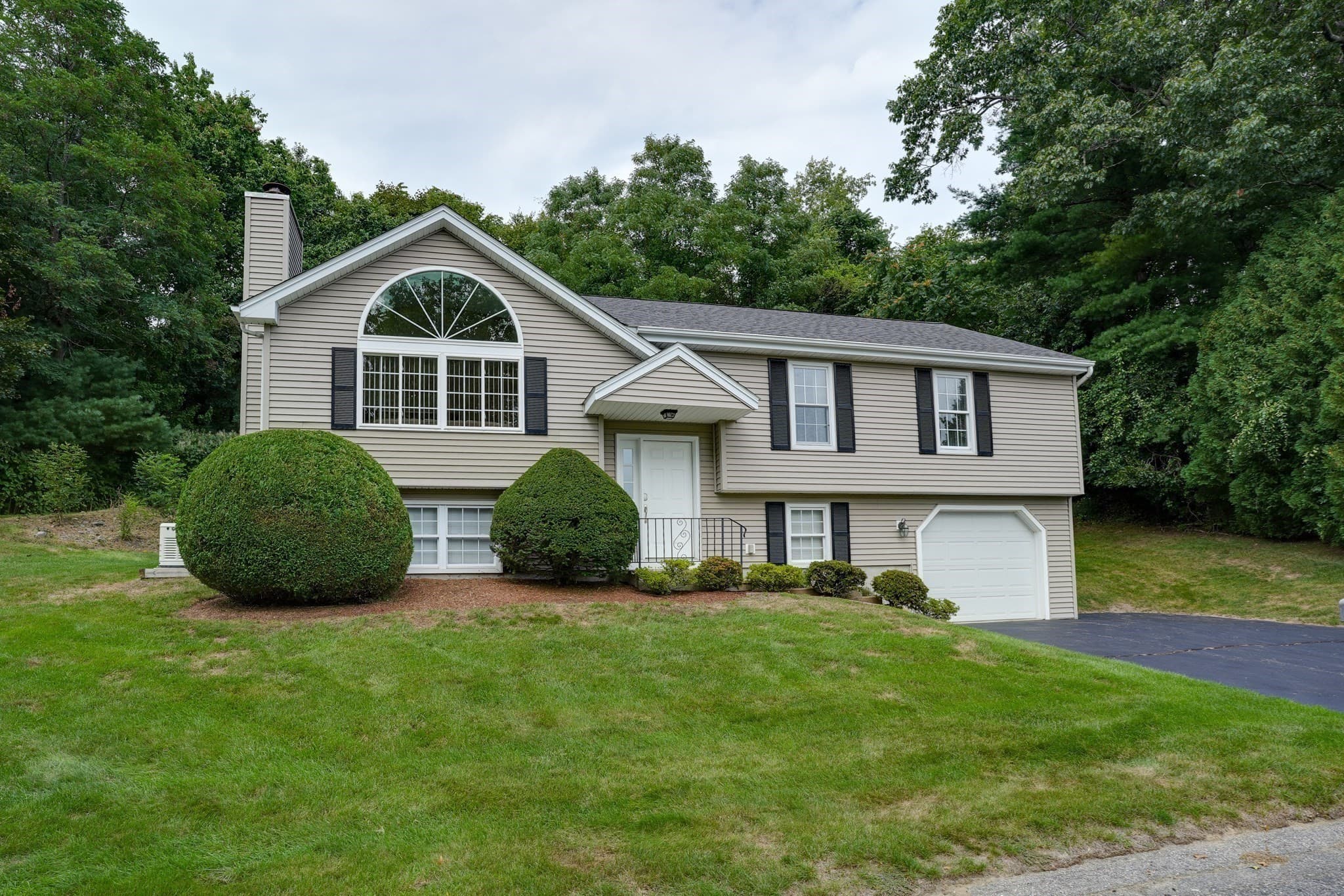 Single Family Residence at 3 Greenside Ln, Worcester MA 01609, Worcester, photo 23 of 25