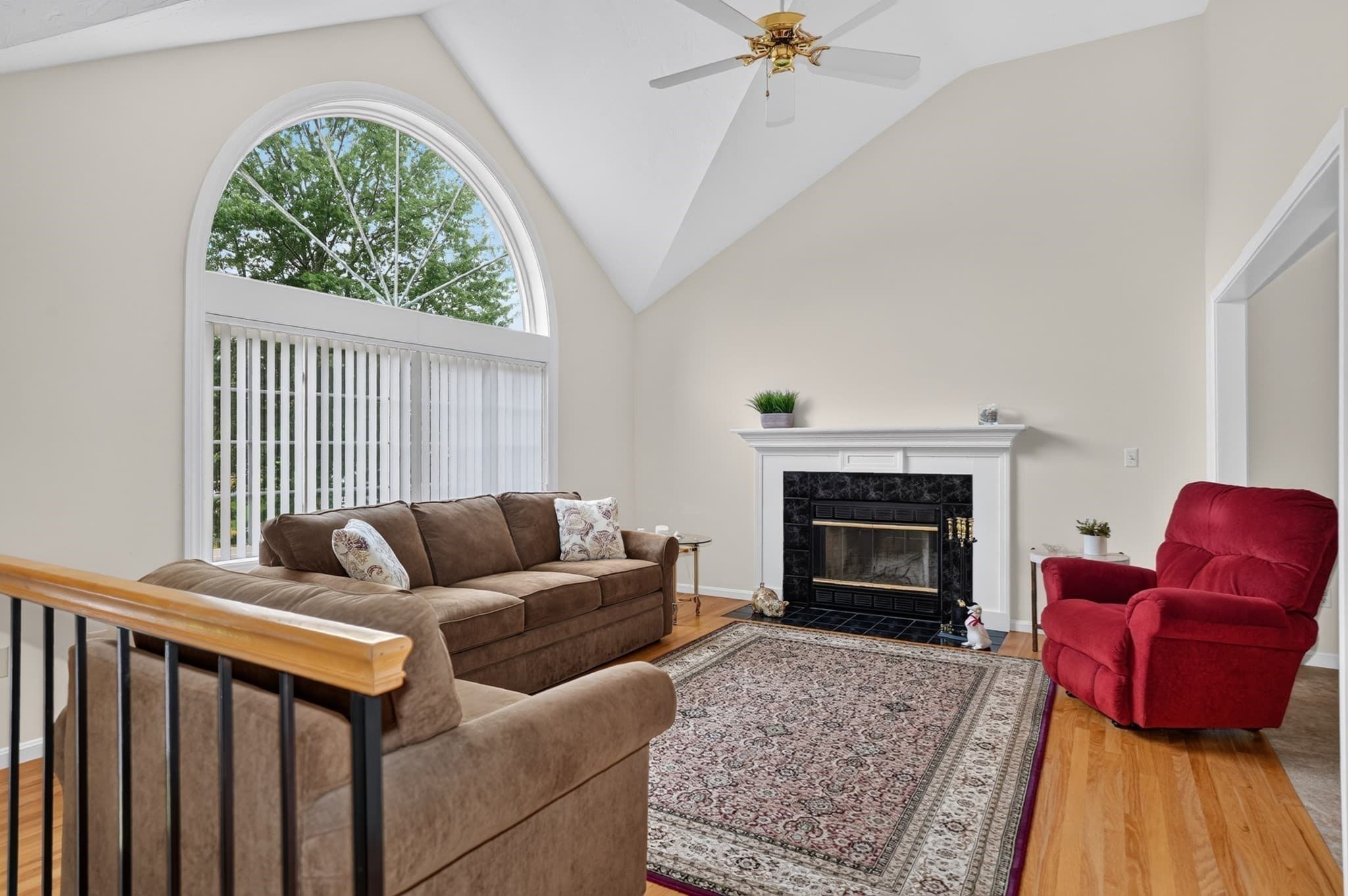 Single Family Residence at 3 Greenside Ln, Worcester MA 01609, Worcester, photo 2 of 25