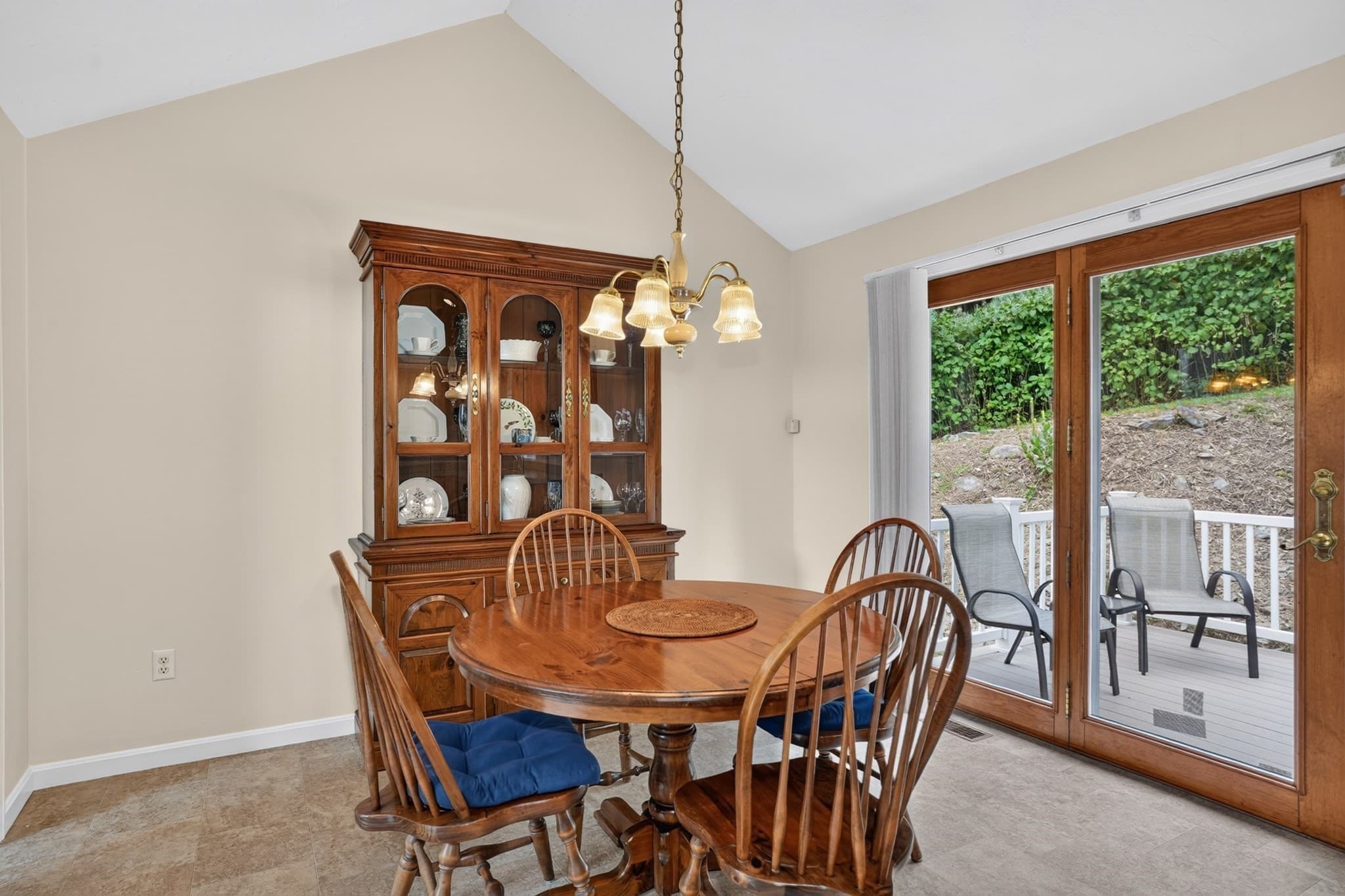 Single Family Residence at 3 Greenside Ln, Worcester MA 01609, Worcester, photo 6 of 25