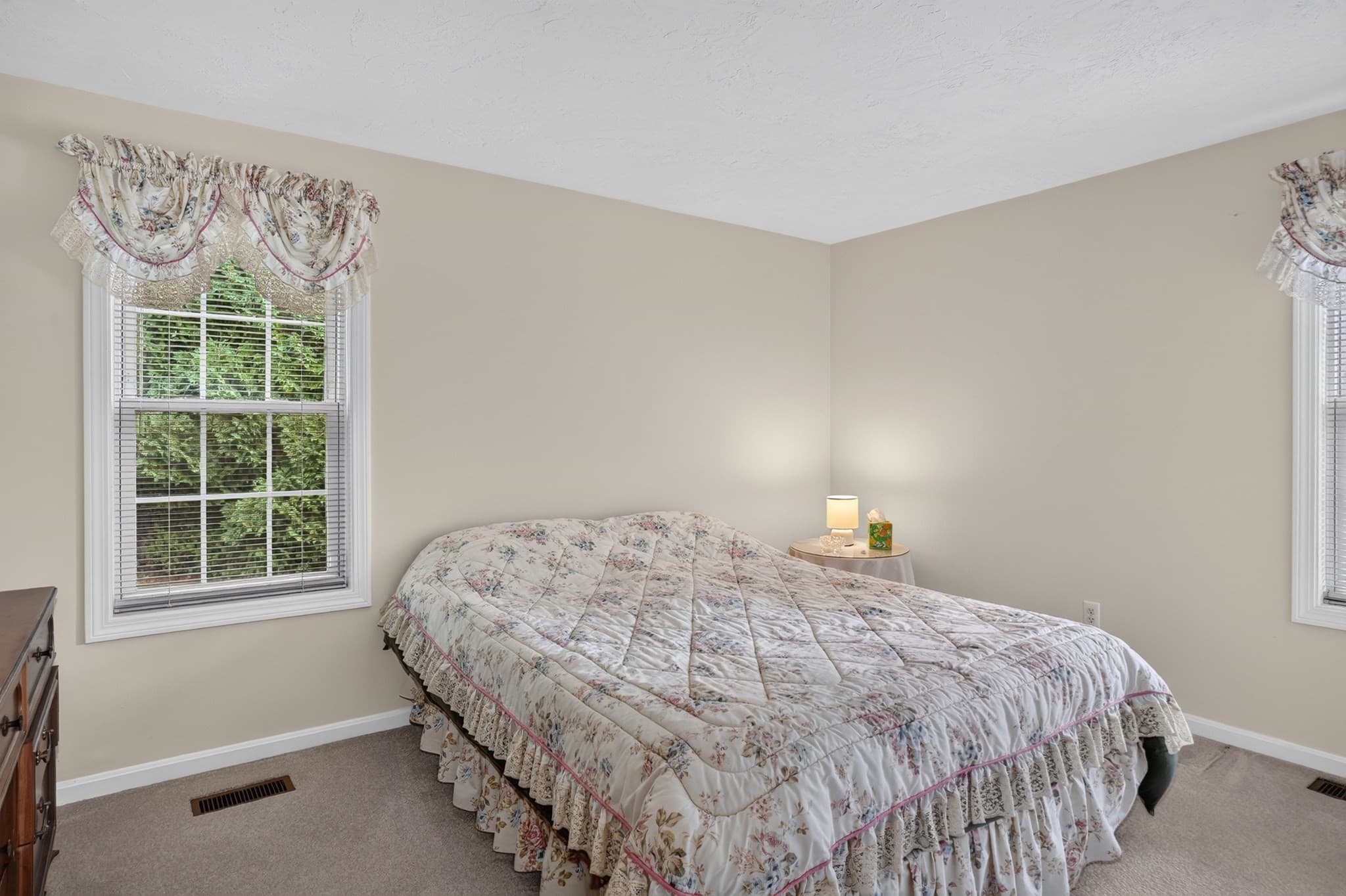 Single Family Residence at 3 Greenside Ln, Worcester MA 01609, Worcester, photo 12 of 25