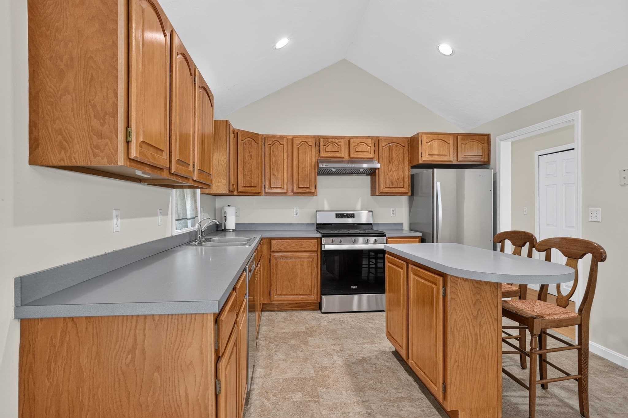 Single Family Residence at 3 Greenside Ln, Worcester MA 01609, Worcester, photo 7 of 25